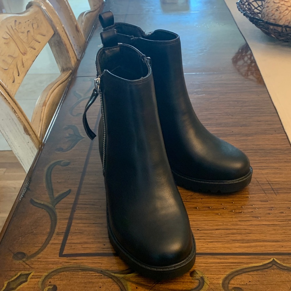 TOP Moda Sleek Black Ankle Booties